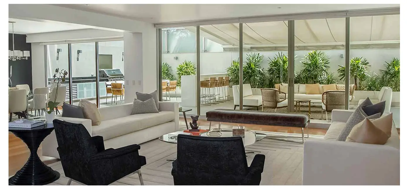 Smart Glass at reception area with clear visibility