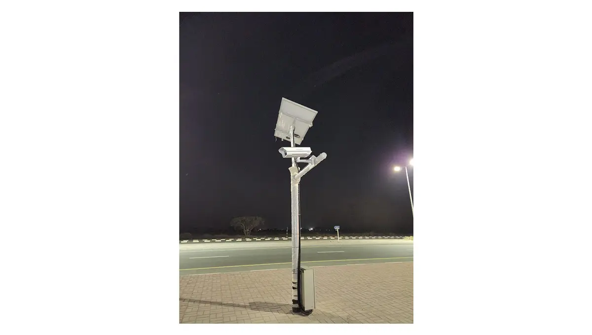 Durable 4mm thick galvanized steel CCTV pole for highway monitoring