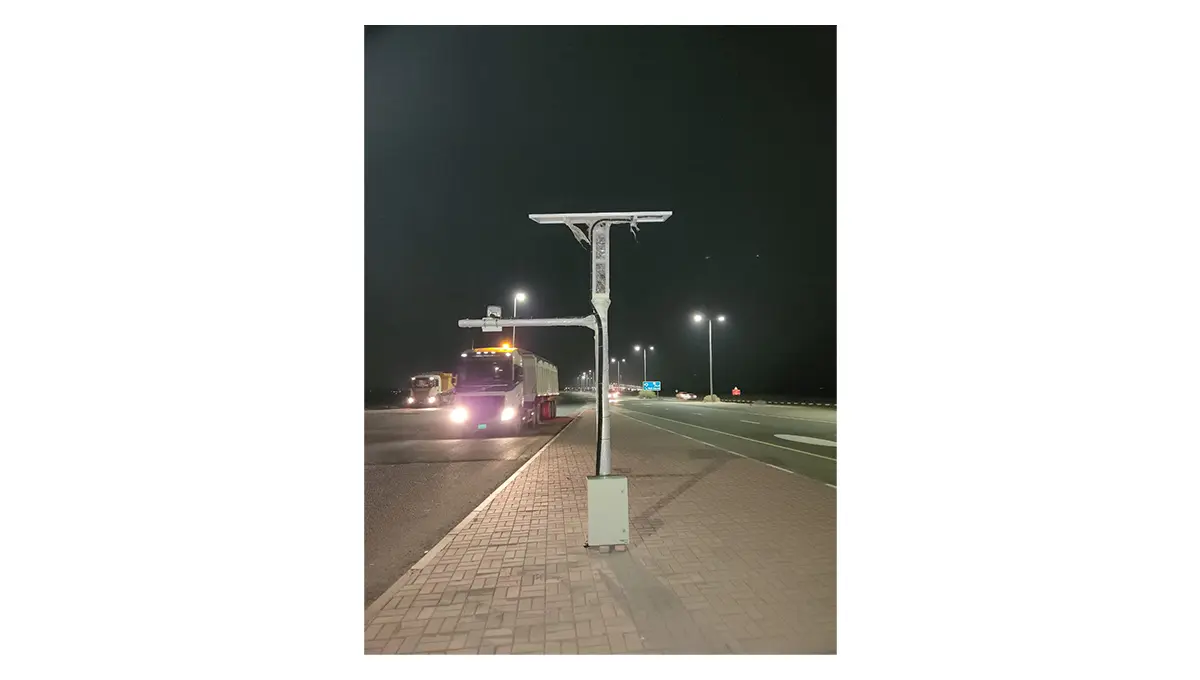 Rust-resistant Snappy octagonal highway CCTV pole for traffic security