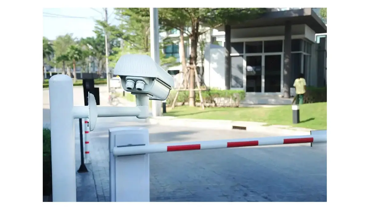 High-strength Snappy parking entrance CCTV pole for traffic security