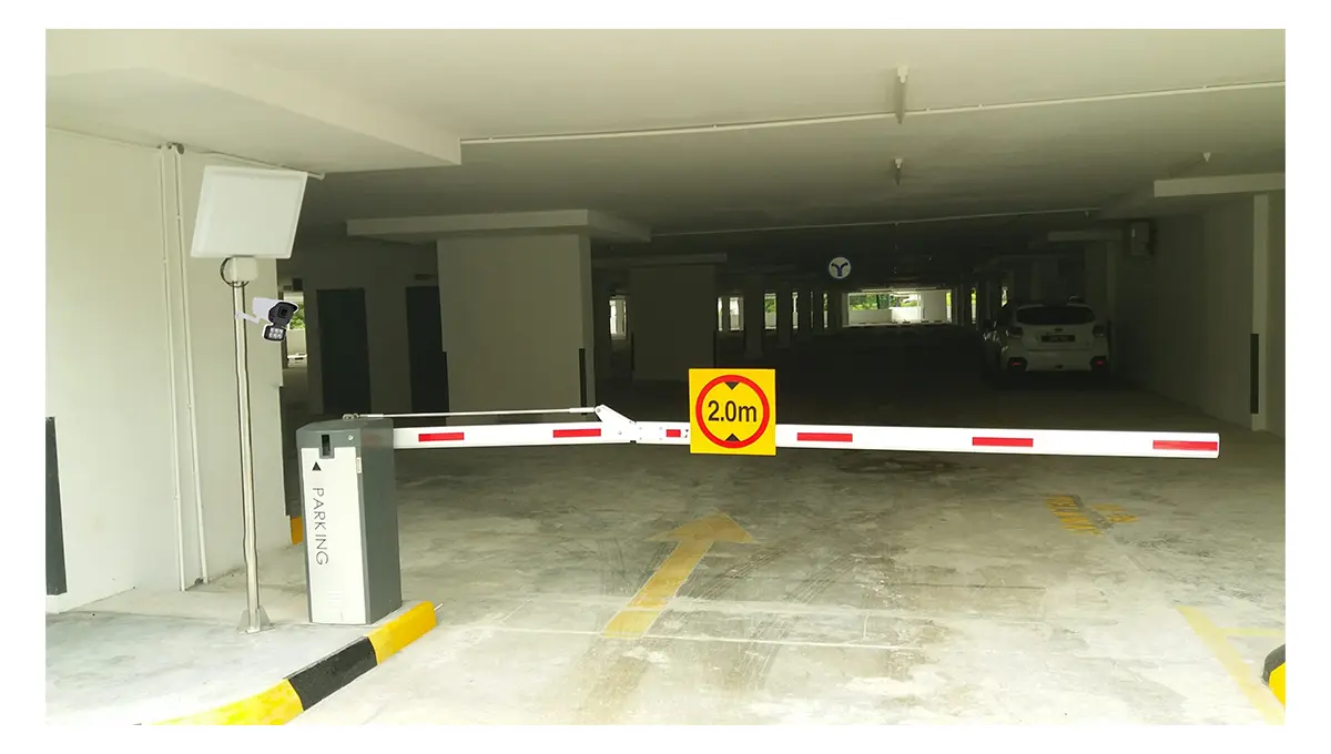 Snappy galvanized octagonal CCTV pole for parking entrance security